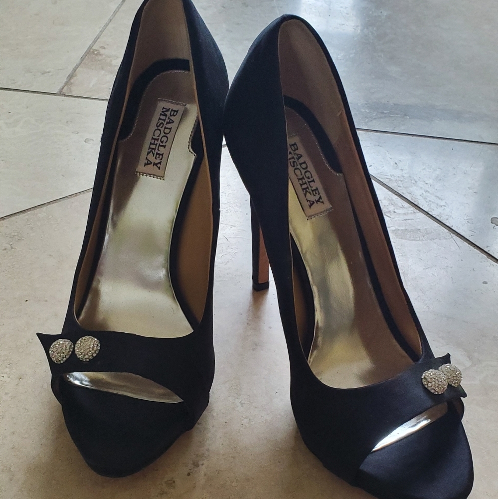 NWT Badgley Mischka black  peep toe pumps sz 10
